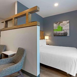 Deluxe Queen Studio 2 Queen Beds Non-Smoking